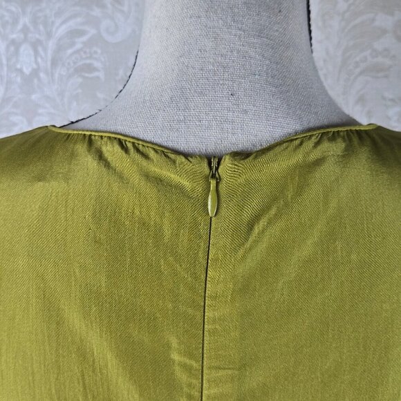 Burberry London Size 4 100% Silk Chartreuse Green Dress 3/4 Sleeve Pleat Detail - Picture 7 of 11